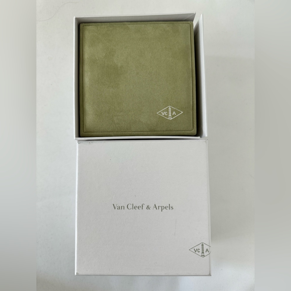 Van Cleef Arpels Rose Gold Charm Watch - TRR sale - Picture 3 of 8
